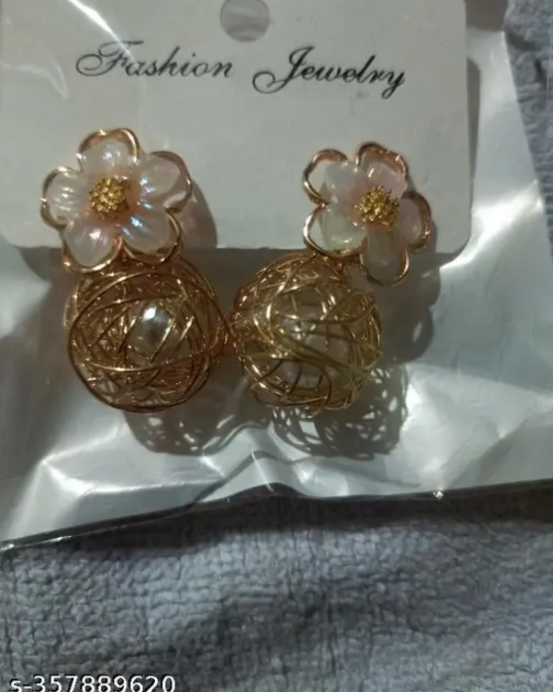 Golden Flower Korean Design Earrings β Elegant & Lightweight