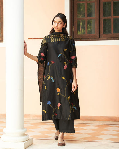 "Monochrome Muse Cotton Classic"